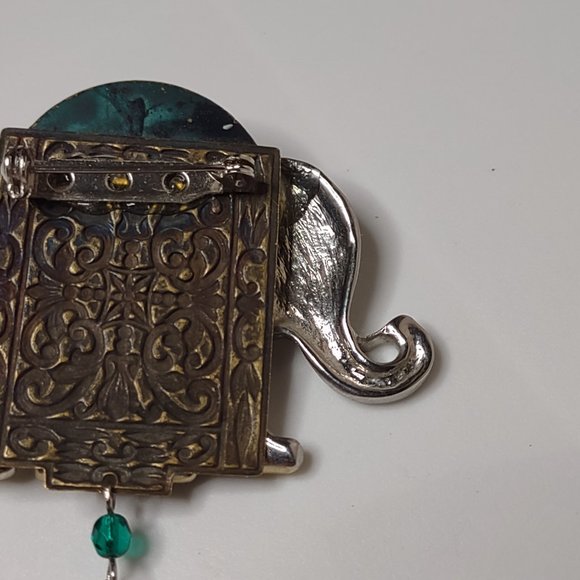 Very Awesome Silver Tone Elephant Brooch With Dangling Faux Tusk - Picture 14 of 15